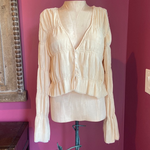 Urban Outfitters UO Aliyah Plisse Cream Pleated Button Down Top Large - Picture 4 of 8